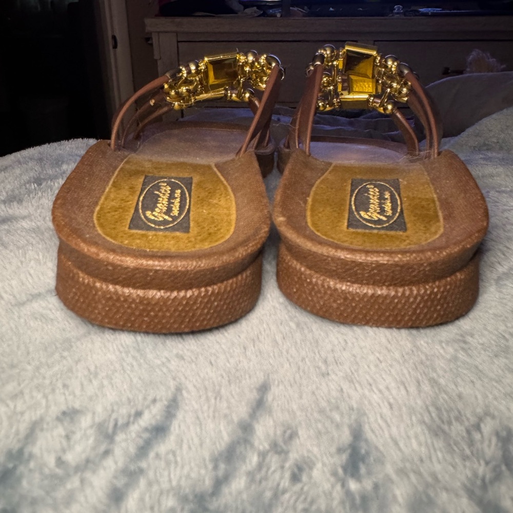 Grandco Women's Gold Beaded Sandals
Strappy Size 8 Brand New - Picture 6 of 9